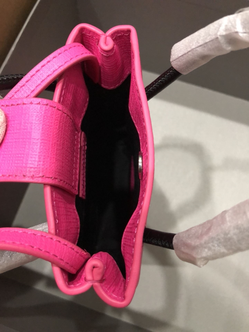 Ba1en*iaga shopping bags